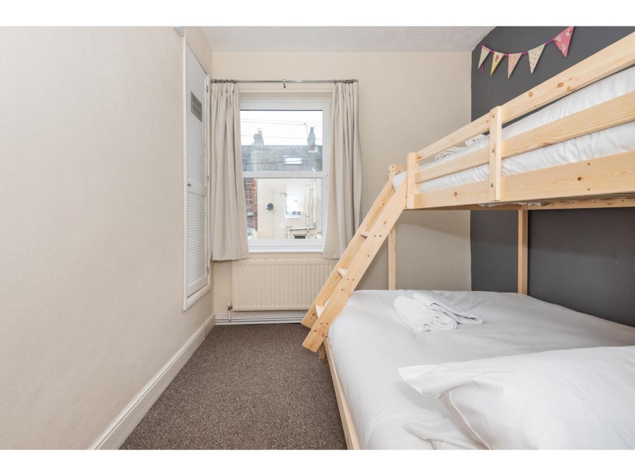 Beautiful 2 Bed With Free Parking - Pass The Keys Apartment York Bagian luar foto